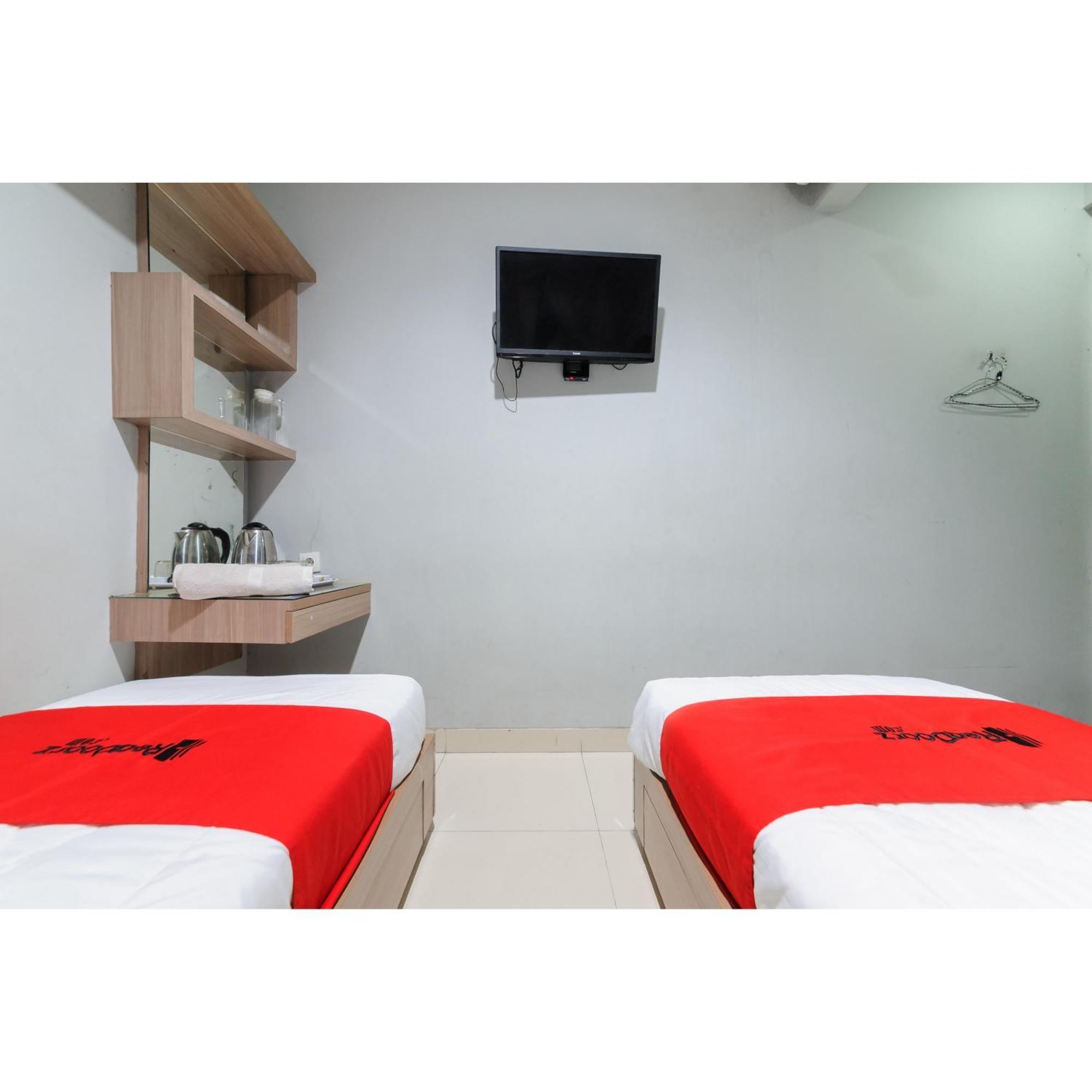 Reddoorz Plus Near Grand Indonesia Jakarta Kültér fotó