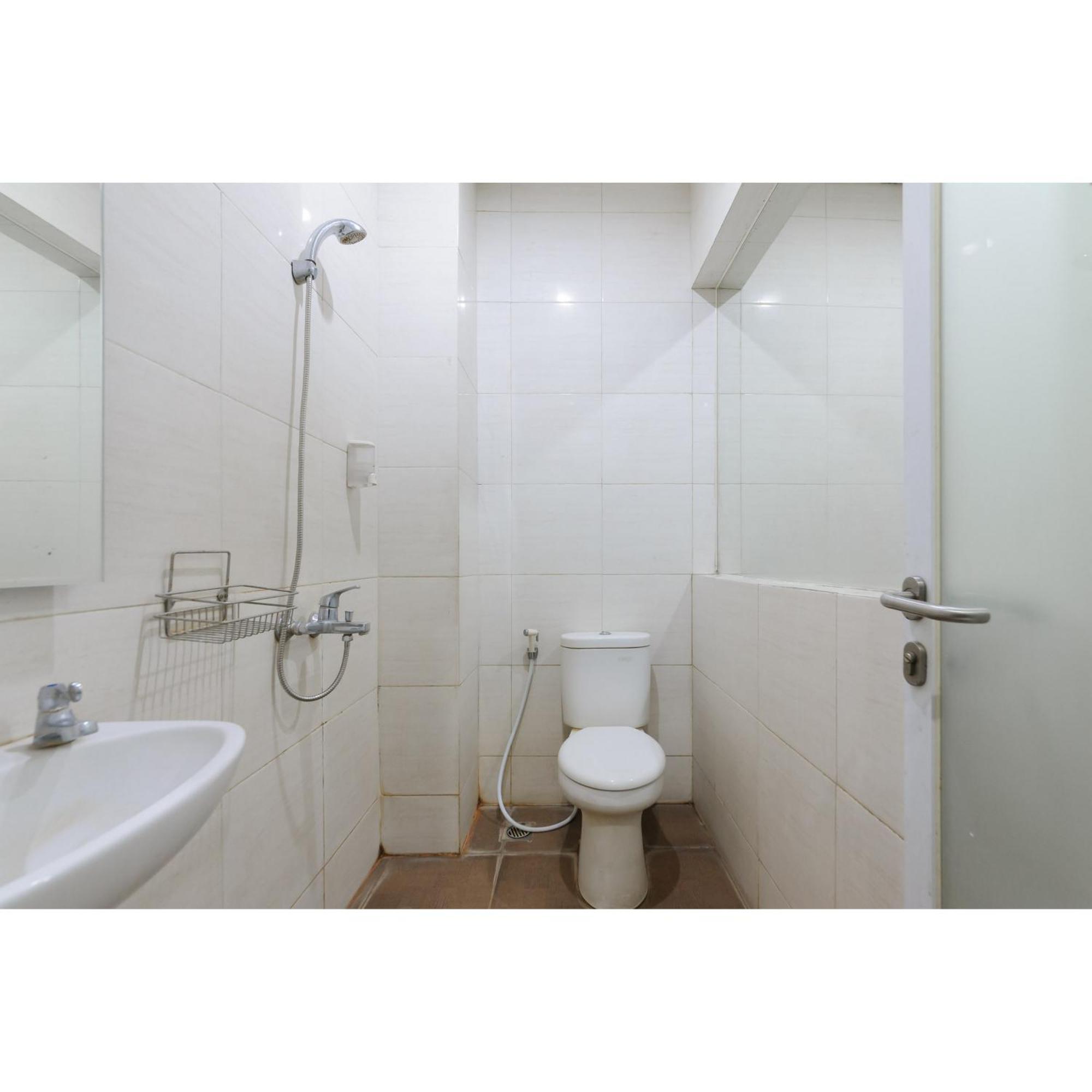 Reddoorz Plus Near Grand Indonesia Jakarta Kültér fotó