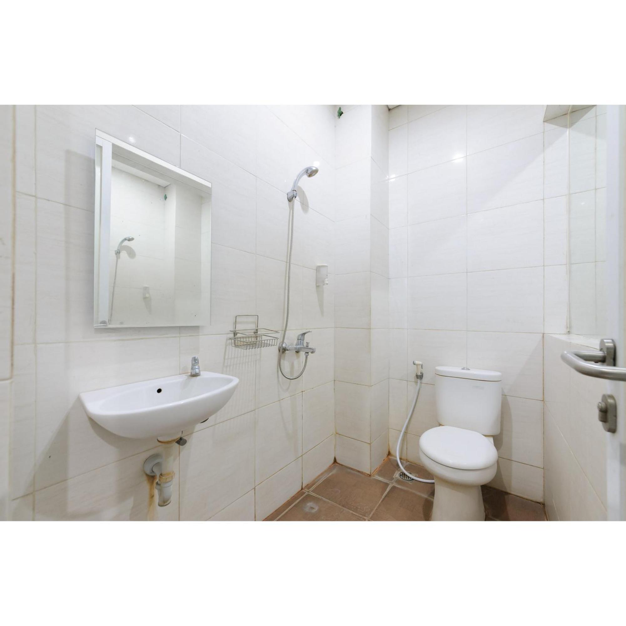 Reddoorz Plus Near Grand Indonesia Jakarta Kültér fotó