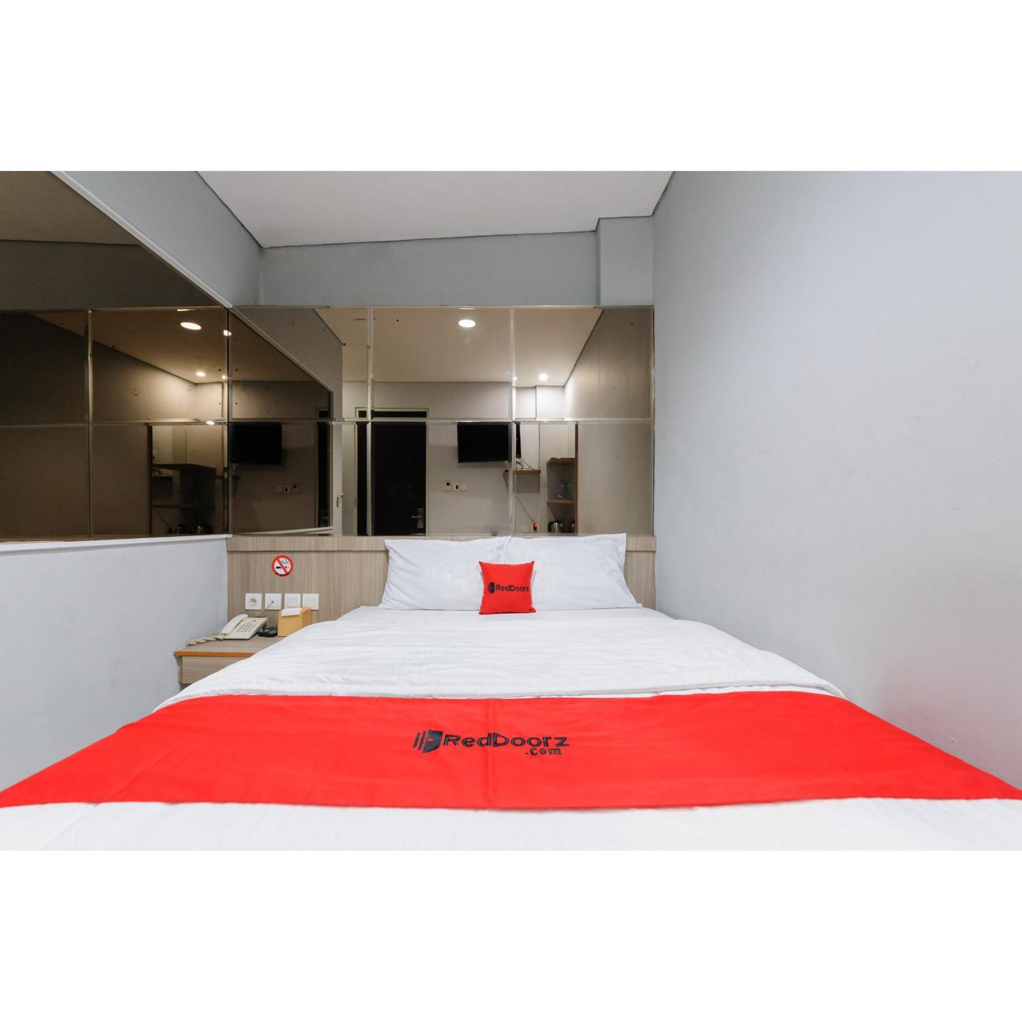Reddoorz Plus Near Grand Indonesia Jakarta Kültér fotó