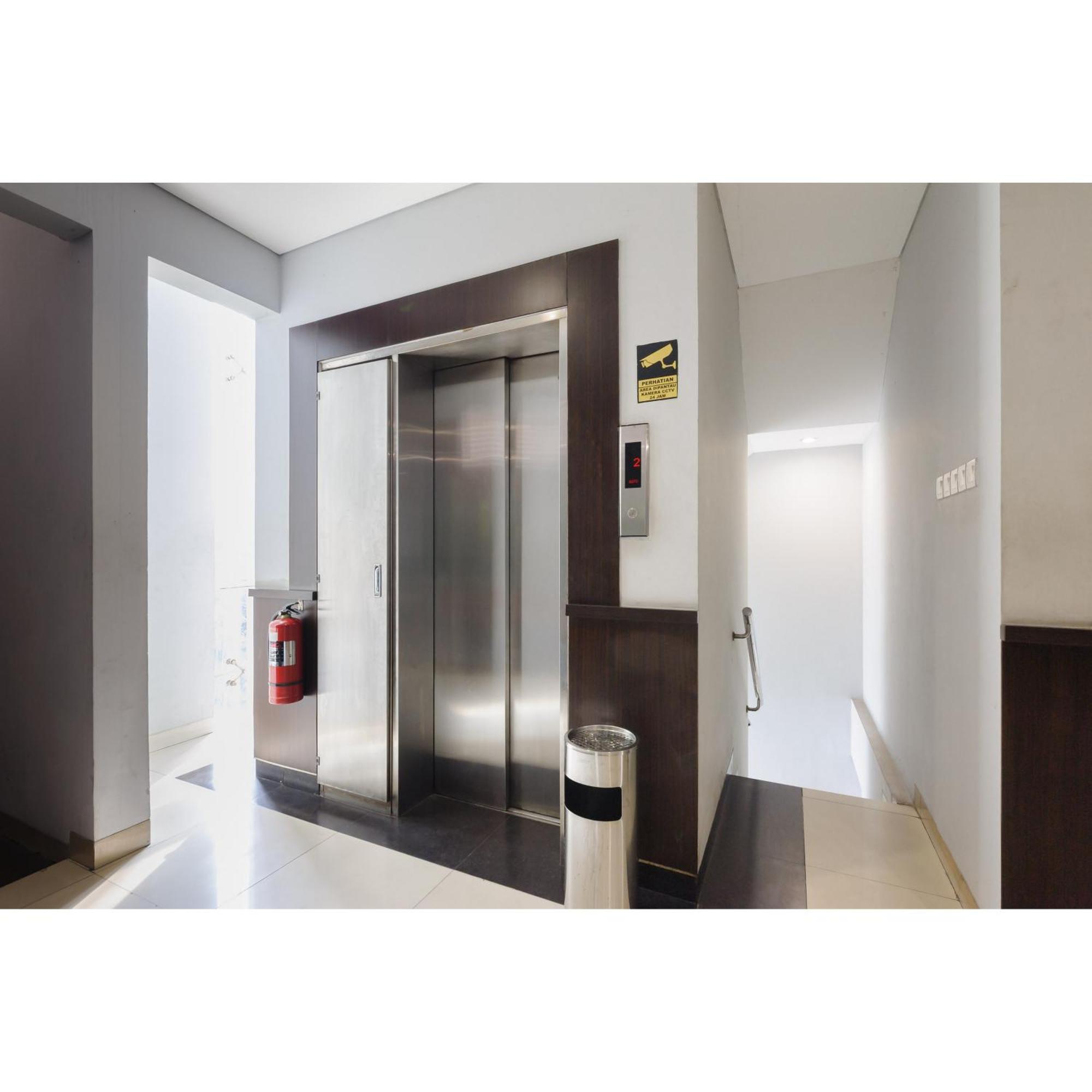 Reddoorz Plus Near Grand Indonesia Jakarta Kültér fotó