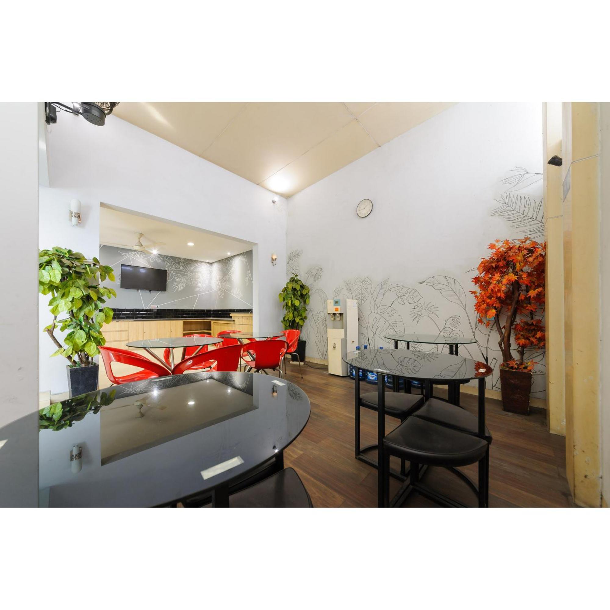 Reddoorz Plus Near Grand Indonesia Jakarta Kültér fotó