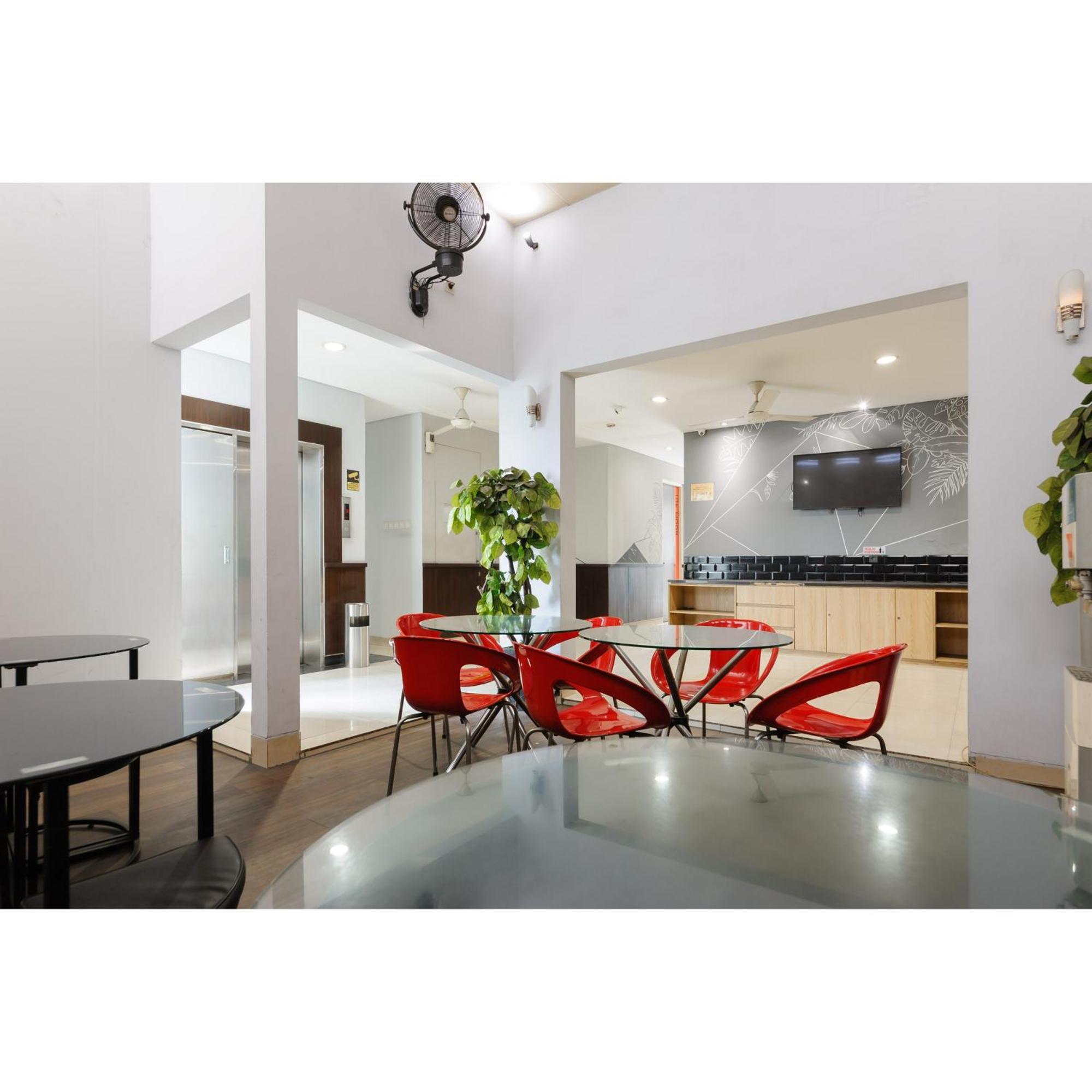 Reddoorz Plus Near Grand Indonesia Jakarta Kültér fotó