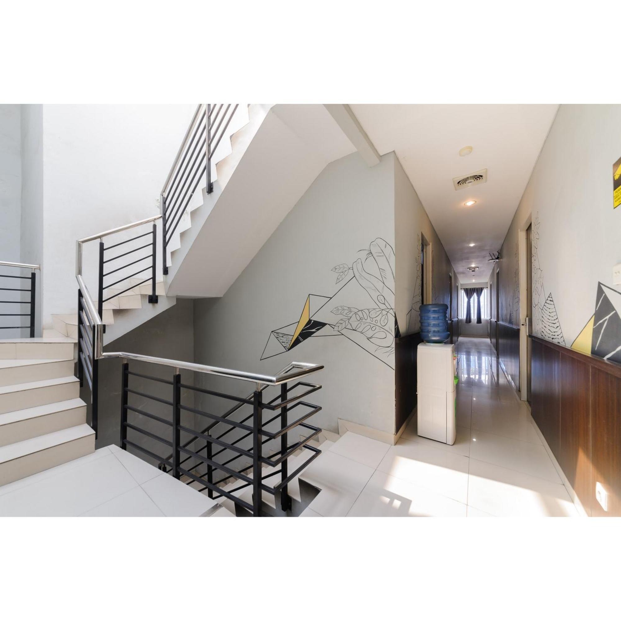 Reddoorz Plus Near Grand Indonesia Jakarta Kültér fotó